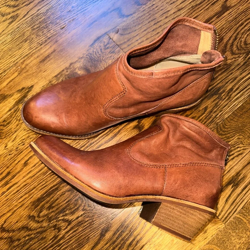 Sofft Sisley Bootie - Size 8 - PLEASE SEE LAST PHOTO - Picture 2 of 7